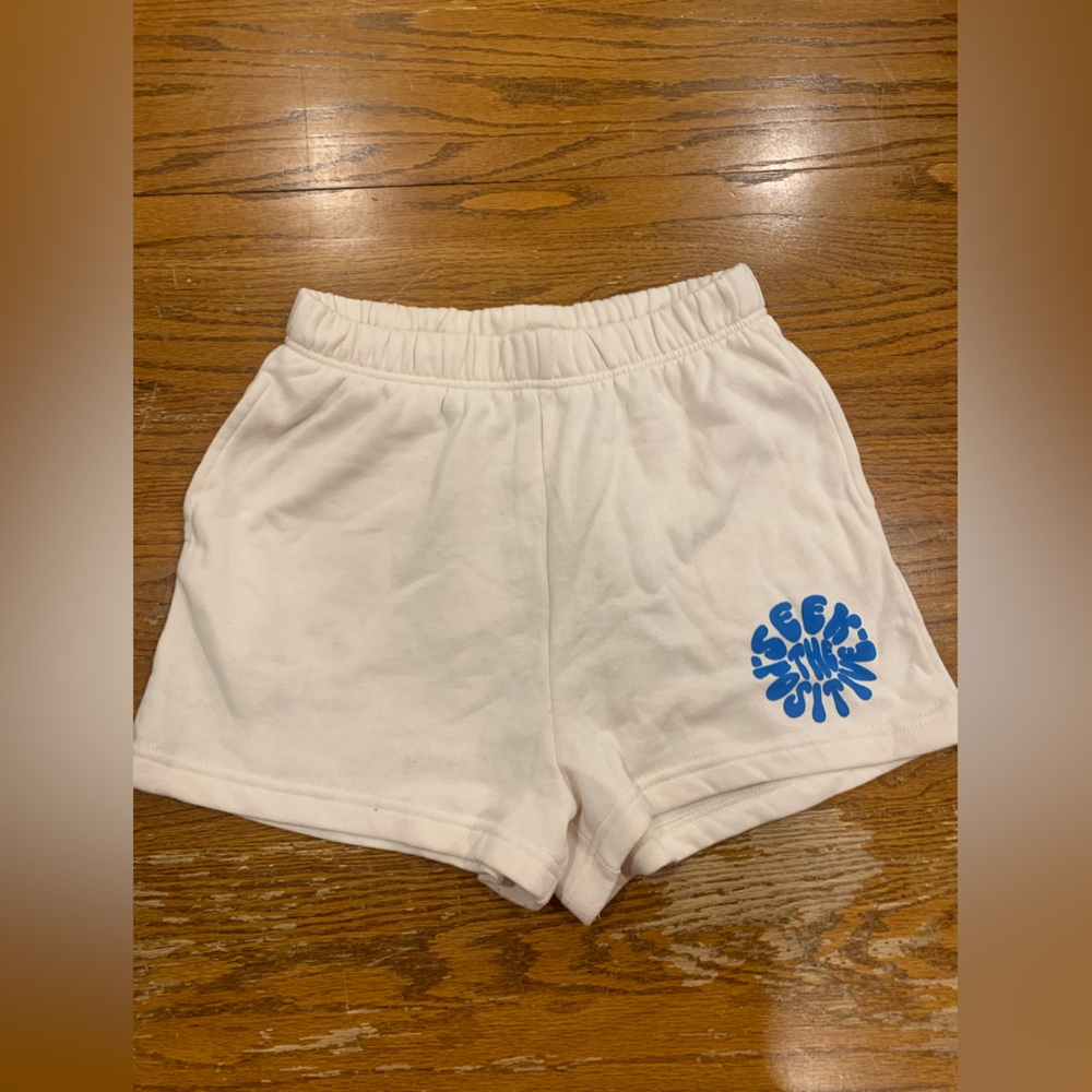 Vintage Havana, size small, cream sweatshorts.
